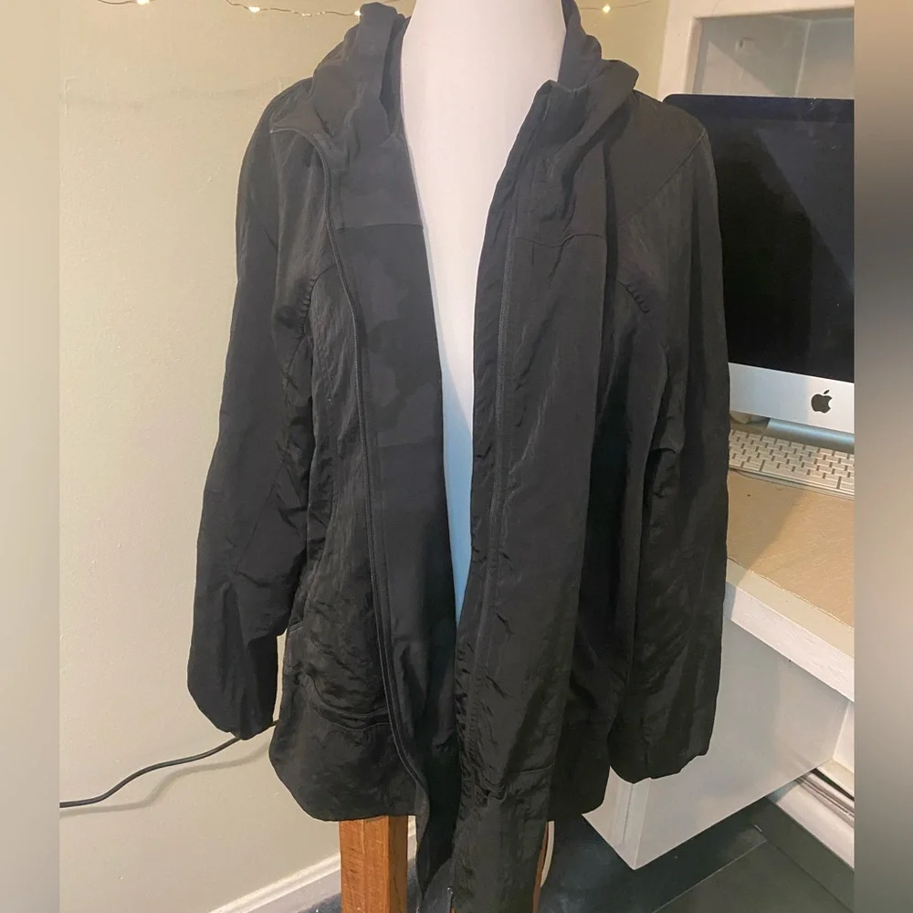 Lululemon jacket - Picture 2 of 3